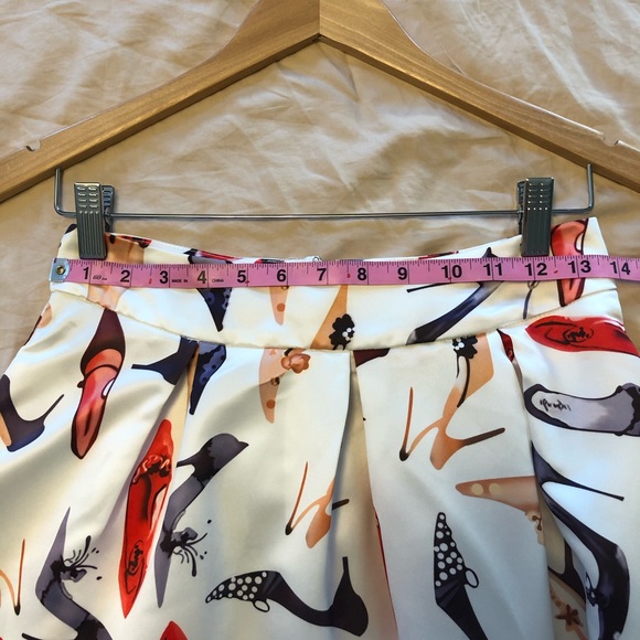 A Line Skirt with High Heel Shoe Design - Picture 4 of 5